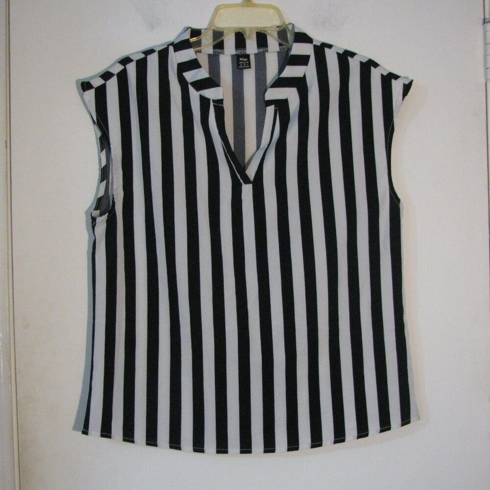 * Niay Striped Blouse Medium Black White Silky Lightweight Blouse